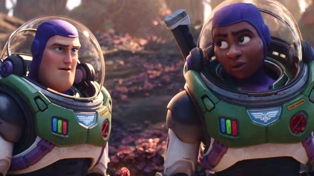 Yeni Oyuncak Hikayesi Filmi ’Lightyear’, Eşcinsel Öpüşme Sahnesi Nedeniyle 14 Ülkede Yasaklandı (Çoğu Orta Doğu’da)