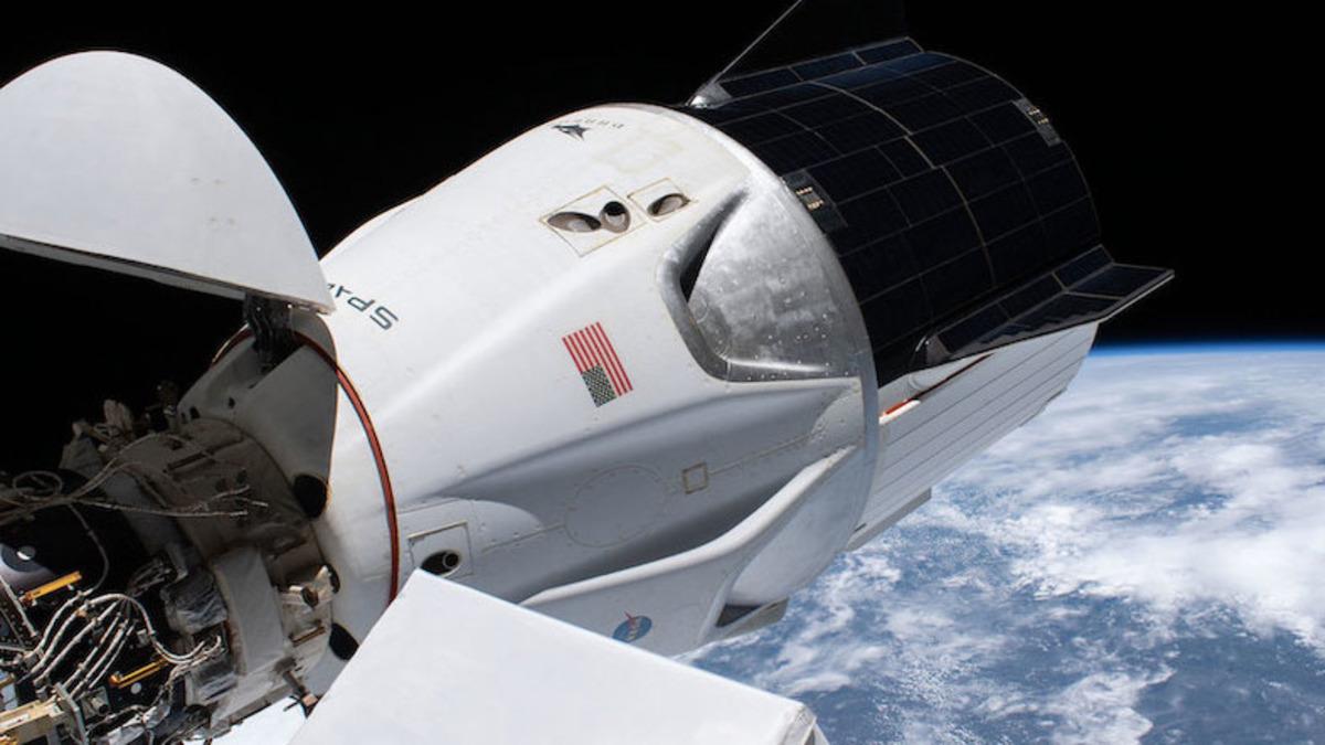 ISS’e Kenetlenmiş Crew Dragon, Mürettebatı Korkutan Bir ’Yanlış Alarm’ Verdi