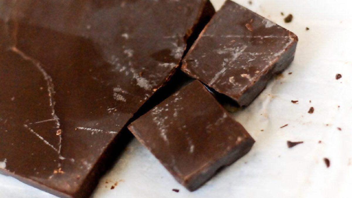 Çikolataların Üzerinde Neden Beyaz İzler Oluşur? Tüketmek Sağlıklı mı?