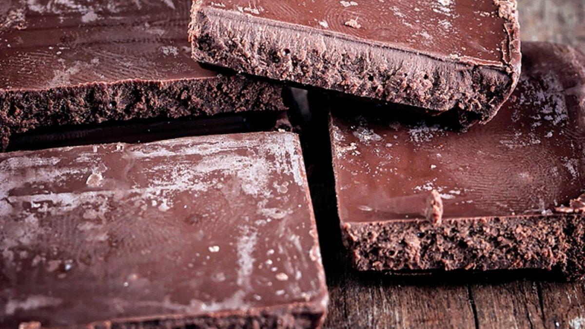 Çikolataların Üzerinde Neden Beyaz İzler Oluşur? Tüketmek Sağlıklı mı?