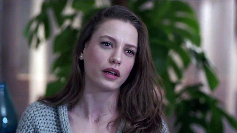 Başarılı Oyuncu Serenay Sarıkaya’nın Rol Aldığı En İyi Film ve Diziler
