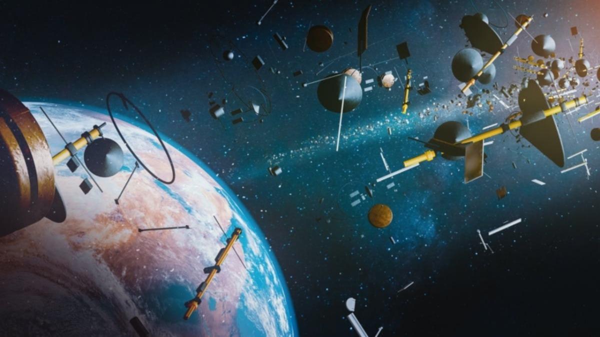 Hani Olur da Başınıza Gelirse Diye Anlatıyoruz: Bulunduğunuz Yere Bir Uydu Düşerse Ne Yapmalısınız?