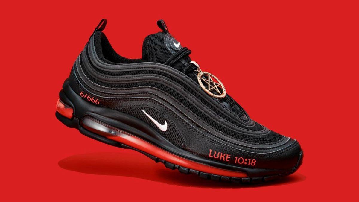 Nike, İçinde İnsan Kanı Bulunan Ayakkabılar İçin Üreticisini Dava Etti