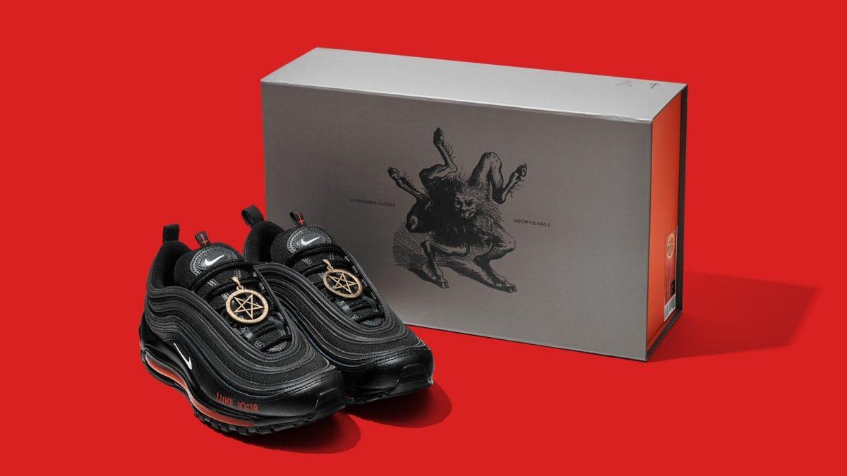 Nike, İçinde İnsan Kanı Bulunan Ayakkabılar İçin Üreticisini Dava Etti