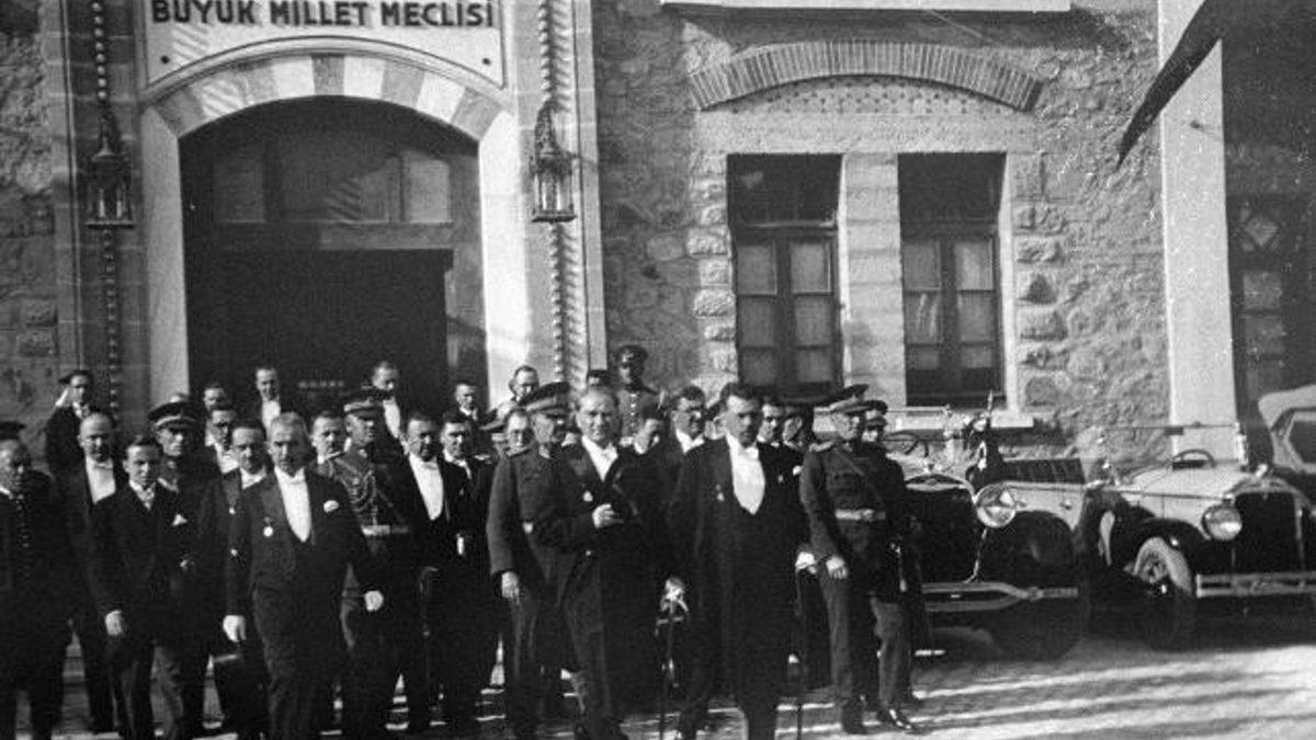 Ulu Önder Mustafa Kemal Atatürk’ün Ölümsüz Eseri Nutuk’tan Alıntılanmış, Geleceğe Işık Tutan 21 Sözü