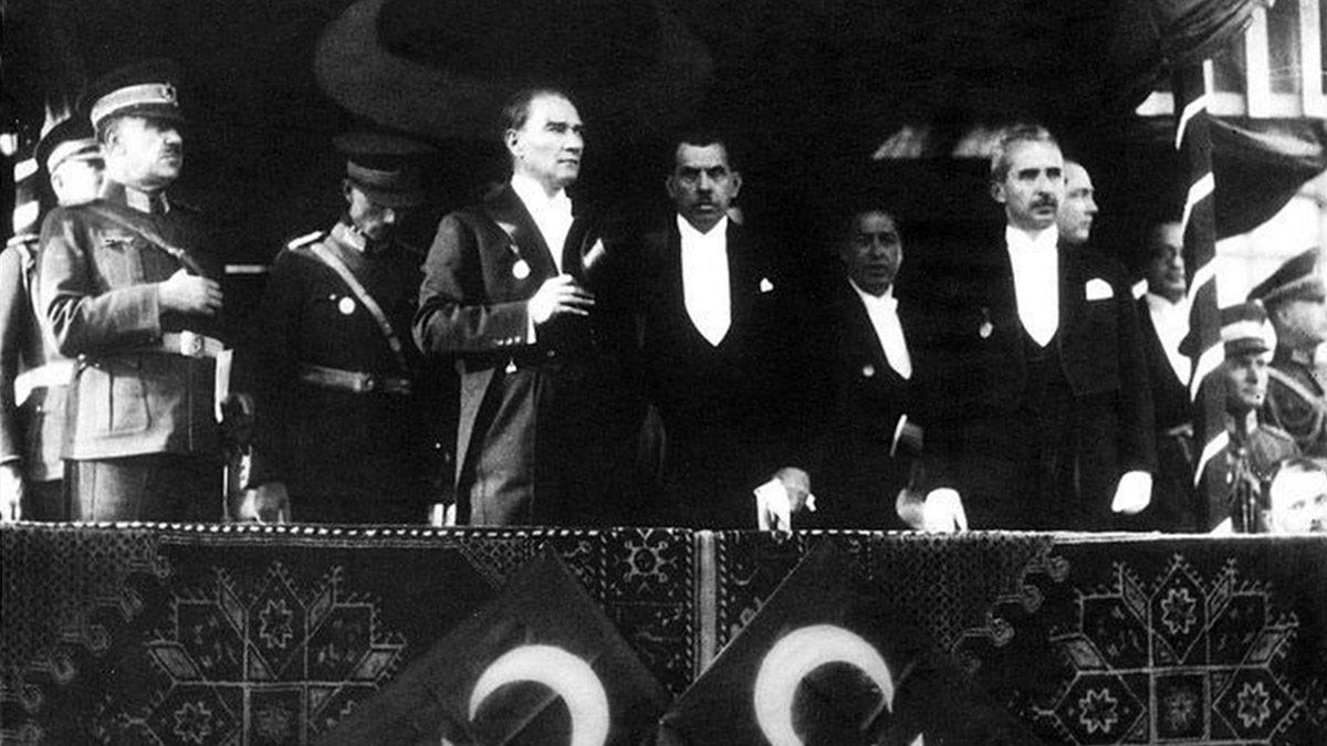 Ulu Önder Mustafa Kemal Atatürk’ün Ölümsüz Eseri Nutuk’tan Alıntılanmış, Geleceğe Işık Tutan 21 Sözü