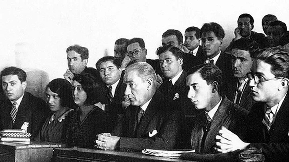 Ulu Önder Mustafa Kemal Atatürk’ün Ölümsüz Eseri Nutuk’tan Alıntılanmış, Geleceğe Işık Tutan 21 Sözü