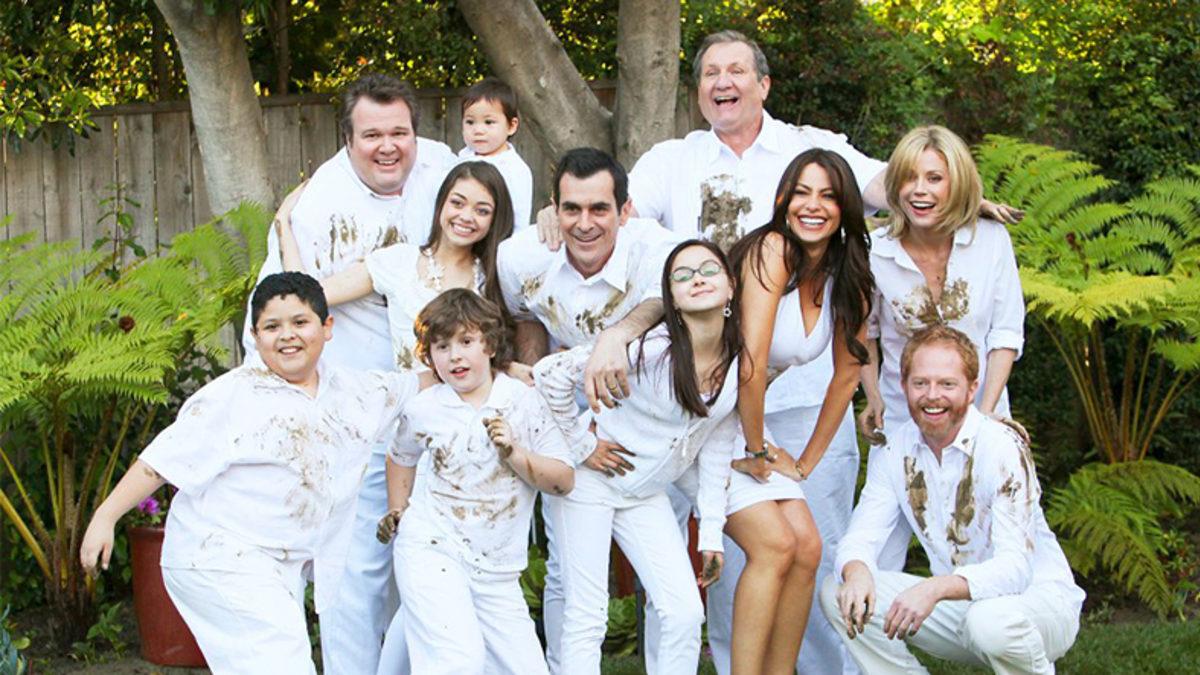 Biraz da Gülelim Canım: Sıra Dışı Aileleri Konu Alan Birbirinden Komik 10 Sitcom Dizisi