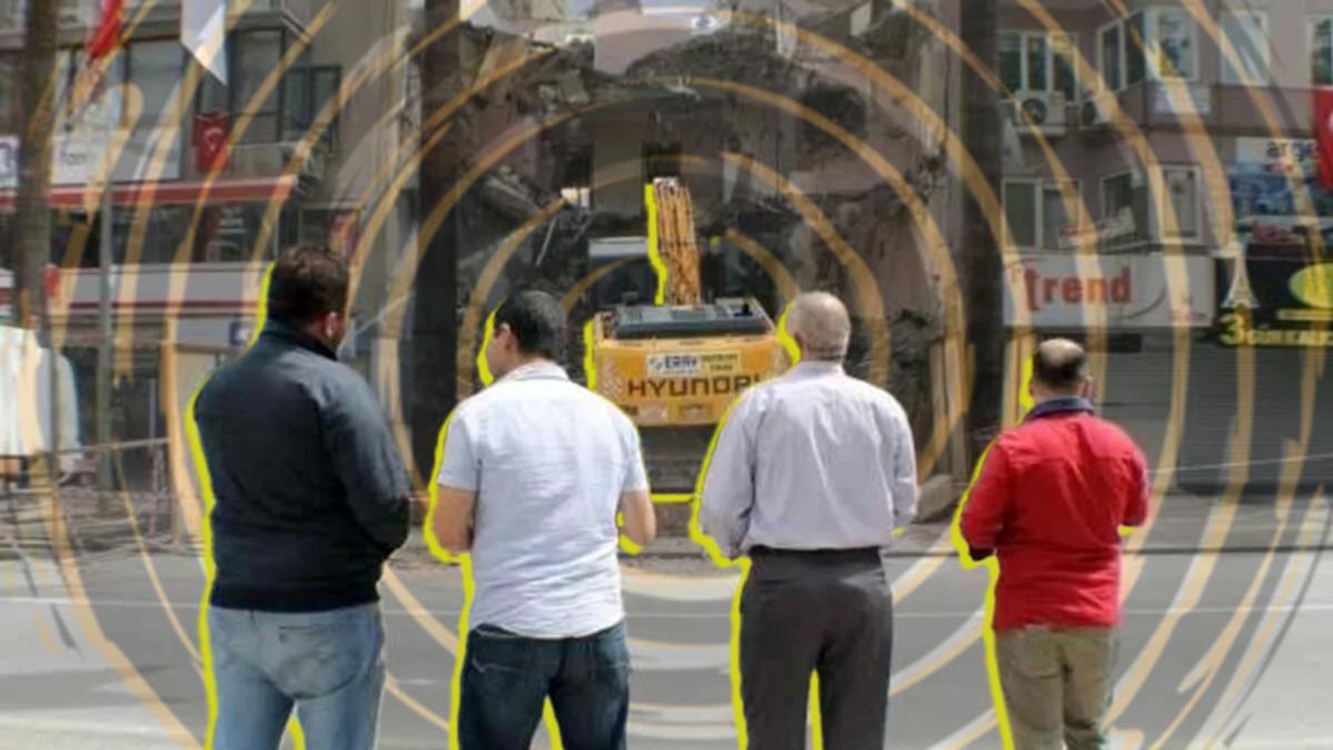 İş Makinesi İzleme Dürtümüzün Altında Yatan Bilimsel Sebep: Işık Görmüş Böcek Gibi Oluyoruz!