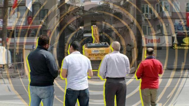 İş Makinesi İzleme Dürtümüzün Altında Yatan Bilimsel Sebep: Işık Görmüş Böcek Gibi Oluyoruz!