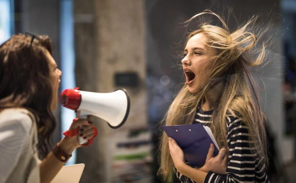 Kraliçe Arı Sendromu: Kadın Yöneticiler İş Hayatında Hemcinslerine Karşı Gerçekten Daha mı Acımasız Davranıyor?