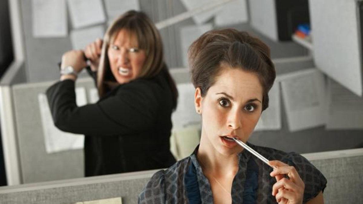 Kraliçe Arı Sendromu: Kadın Yöneticiler İş Hayatında Hemcinslerine Karşı Gerçekten Daha mı Acımasız Davranıyor?