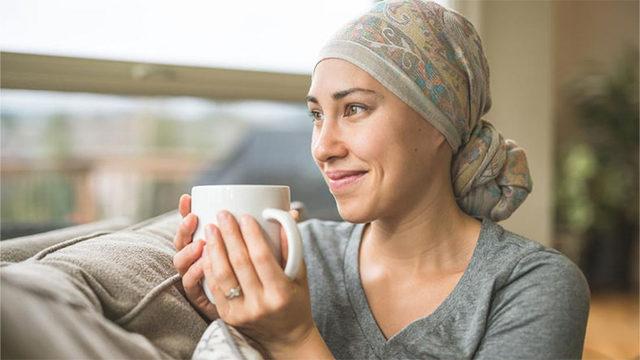 Kansere Yakalanan İnsanların Saçları Neden Bir Anda Dökülür?