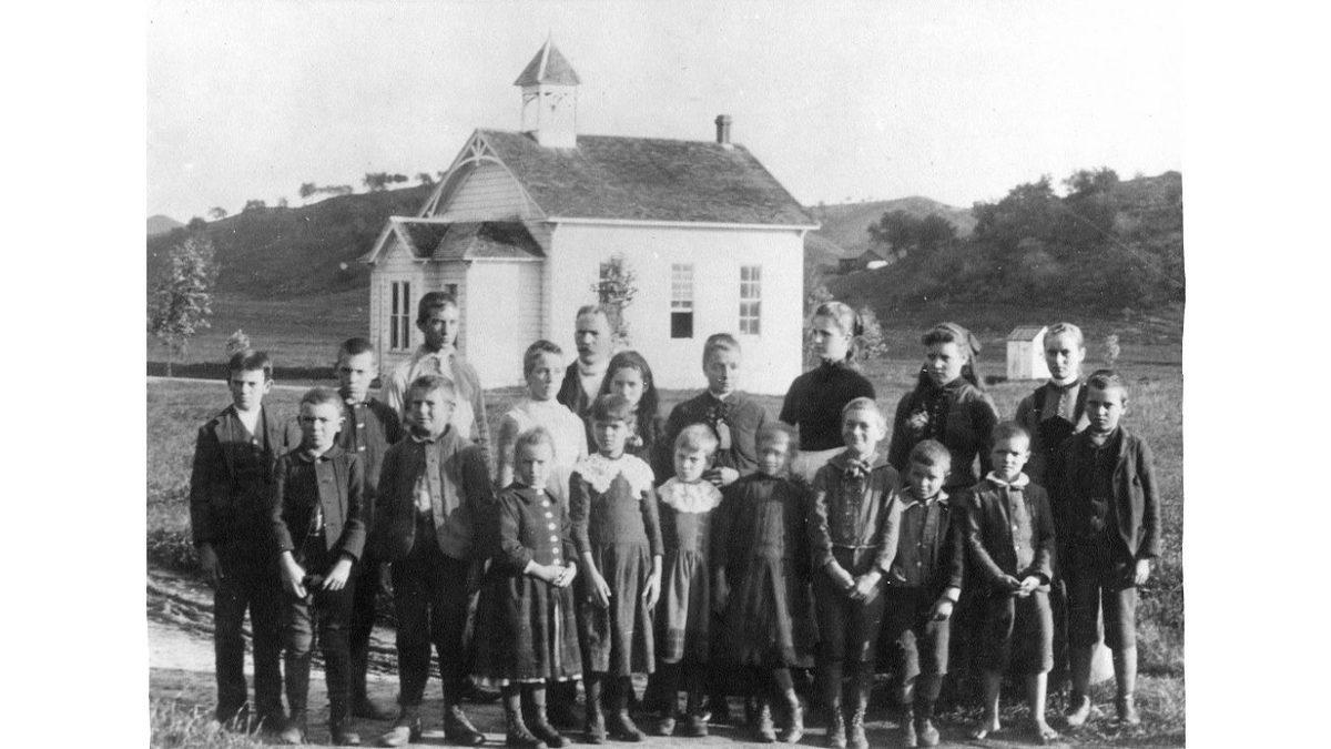 İlk Kimin Aklına Geldi Okula Gitmek: Modern Eğitim Sistemi ve Okulları Kim, Neden ve Nasıl İcat Etti?