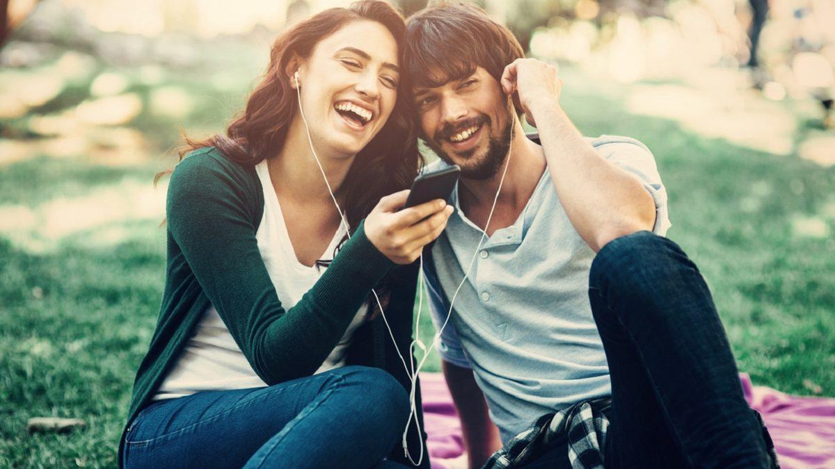 Dinlediği Her Şarkıyı Adeta Yaşayanlar Toplansın: Müzik Dinlemenin Davranışlarımızı Nasıl Etkilediğini Anlatıyoruz!