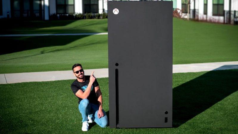 YouTuber, Dünyanın En Büyük ’Xbox Series X’ini İnşa Etti: Buzdolabı Boyutunda ve Gerçekten Çalışıyor! [Video]