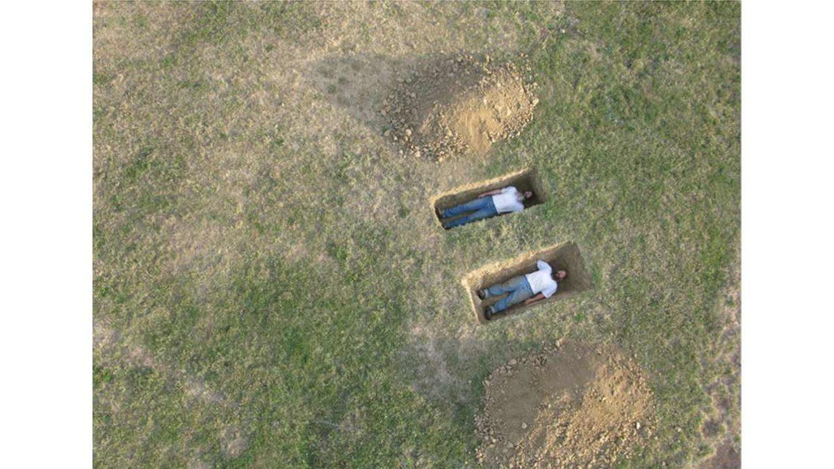 Google Haritalar’daki Üstü Açık Mezar Fotoğrafının Arkasındaki İlginç Hikaye