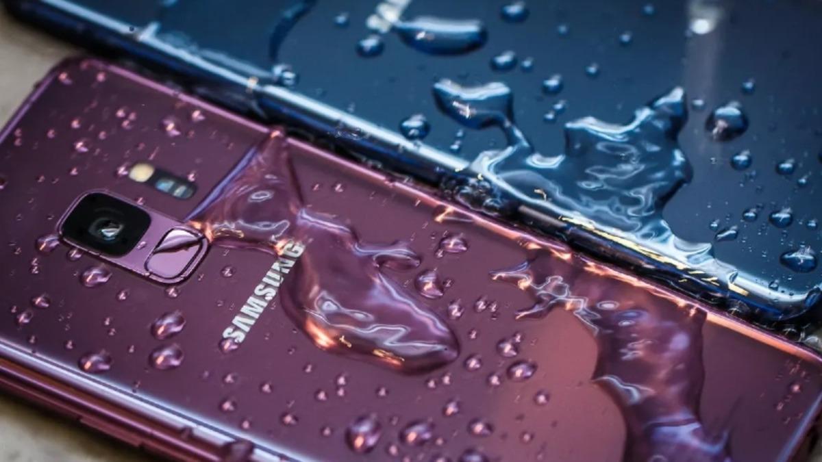 Samsung’a ’Suya Dayanıklı’ Telefonlar Hakkında Yanıltıcı Reklam Yaptığı Gerekçesiyle Milyonlarca Dolarlık Ceza