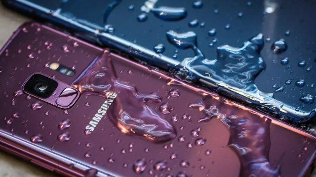 Samsung’a ’Suya Dayanıklı’ Telefonlar Hakkında Yanıltıcı Reklam Yaptığı Gerekçesiyle Milyonlarca Dolarlık Ceza