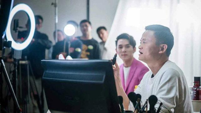 Çin’den Tüm Dünyaya Örnek Olacak Yasa: Sosyal Medya Fenomenleri Eğitimini Almadan Hukuk ve Tıp Hakkında Konuşamayacak!