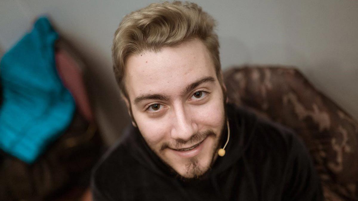 Enes Batur’un Doğum Günü Partisine Polis Baskını Yapıldığı Söyleniyor