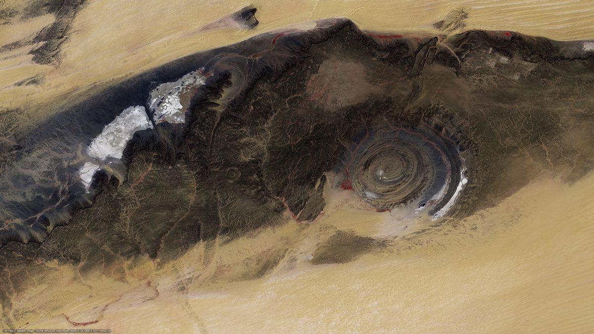 Sahra Çölü’ndeki Bu Esrarengiz Göz Şekli Neyin Nesi? İçine Koca Bir Şehir Sığıyor!