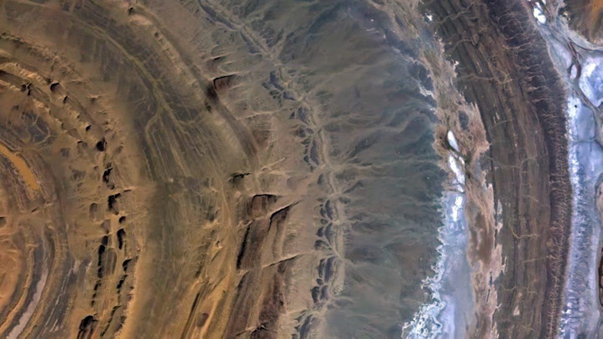 Sahra Çölü’ndeki Bu Esrarengiz Göz Şekli Neyin Nesi? İçine Koca Bir Şehir Sığıyor!