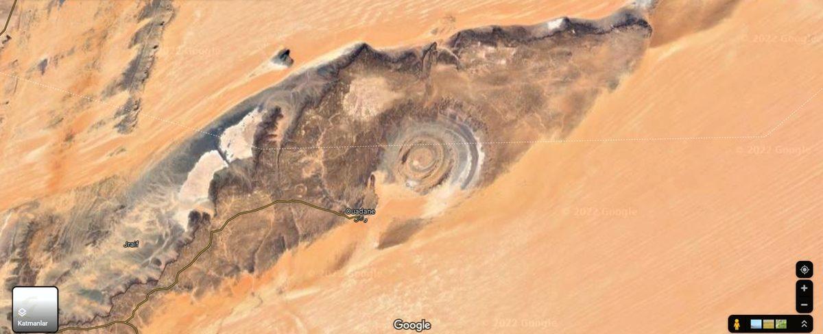 Sahra Çölü’ndeki Bu Esrarengiz Göz Şekli Neyin Nesi? İçine Koca Bir Şehir Sığıyor!