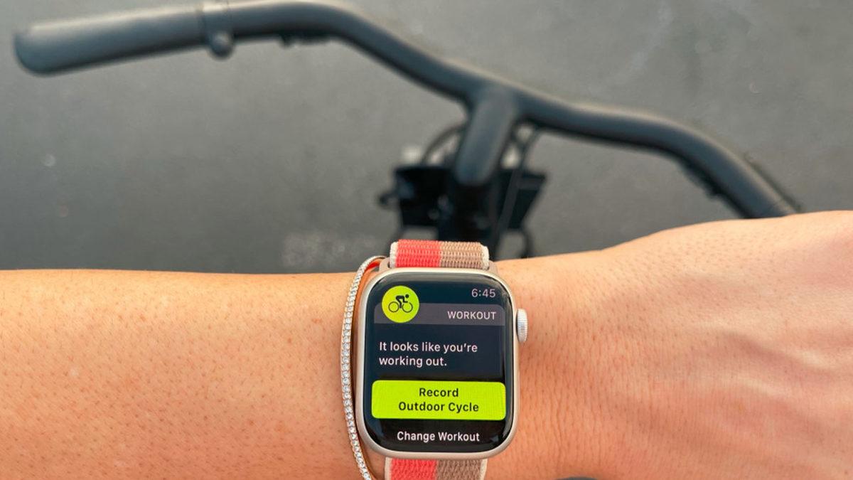 Tonla Model Arasında Kalıp, Karar Veremeyenlere: Akıllı Saat Satın Alırken Nelere Dikkat Edilmeli?