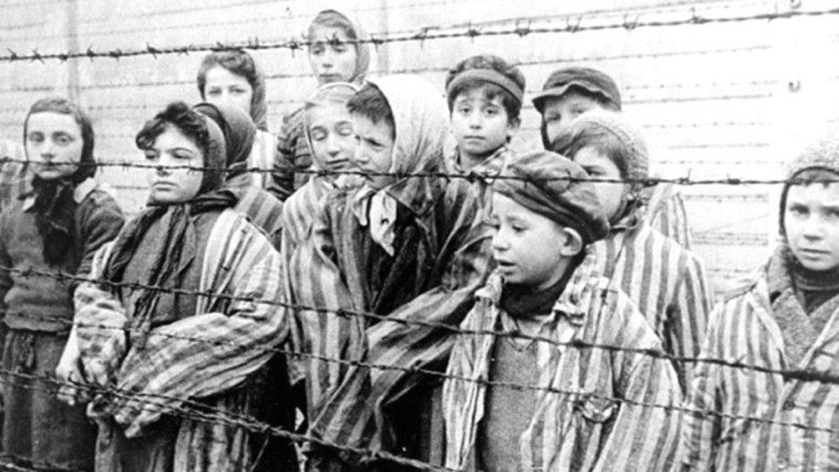 Tarihin En Ürkütücü ‘İnsan’ Deneyleri: Nazi Doktoru Mengele’nin İkizler Deneyi [+18]