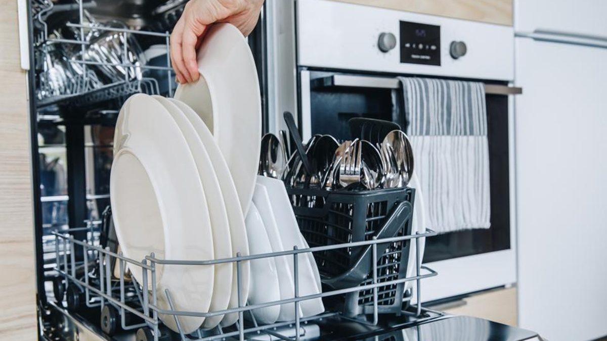 Çamaşır Makinelerinde Cam Varken Bulaşık Makineleri Neden Camsız Olur?