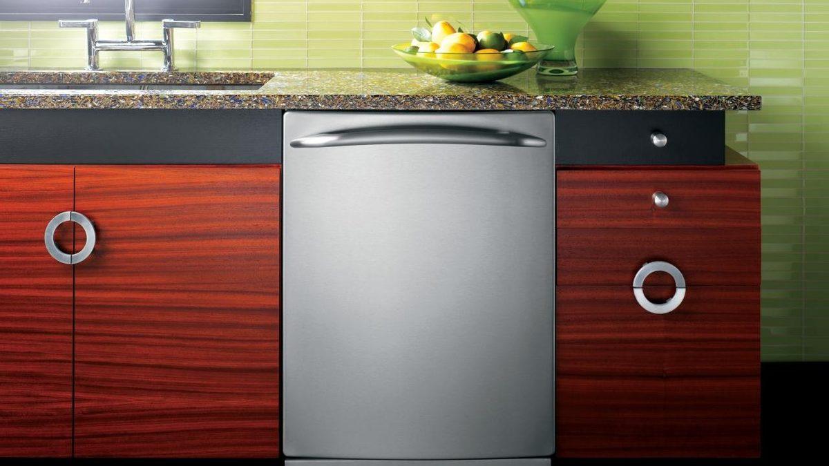 Çamaşır Makinelerinde Cam Varken Bulaşık Makineleri Neden Camsız Olur?