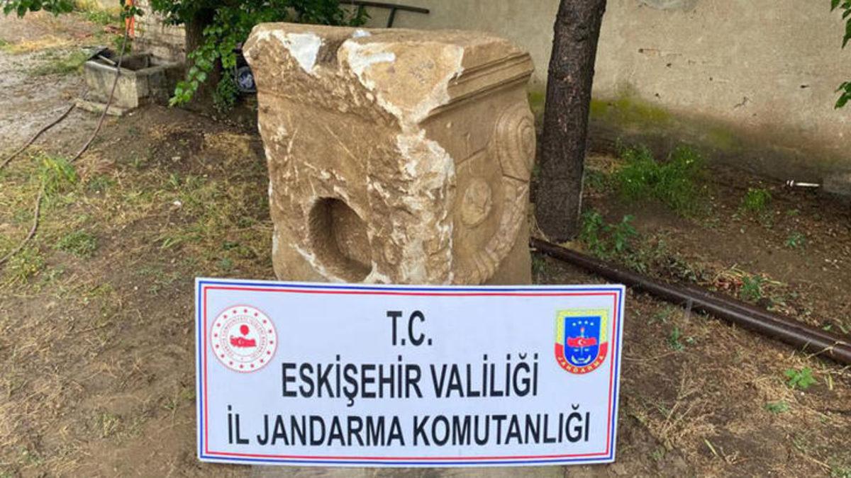 Eskişehir’de Tarlasını Süren Bir Çiftçi, Roma Dönemine Ait Tarihi Eser Buldu
