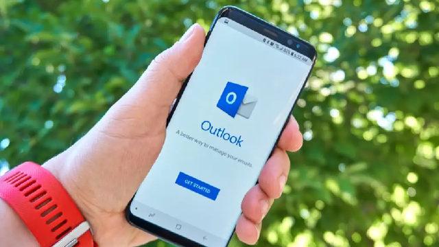 Microsoft, Eski Telefon Kullananlara Özel Outlook Uygulaması Geliştiriyor (Sonunda Bizi Düşünen Biri Çıktı)