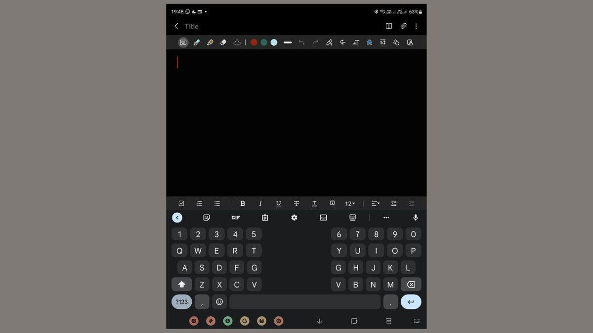 Google, Kendi Klavyesi GBoard’a Yeni Bir Özellik Getirdi: İpuçları Katlanabilir Pixel’i İşaret Ediyor