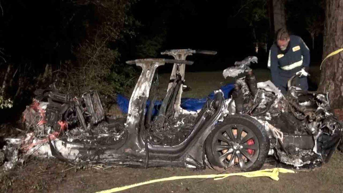 Tesla’nın Otonom Sürüş Sistemi, 2 Kişinin Feci Şekilde Ölmesine Yol Açtı [Video]