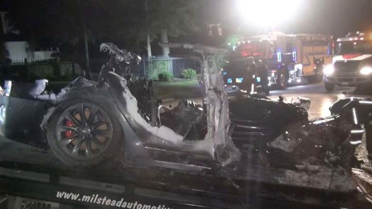 Tesla’nın Otonom Sürüş Sistemi, 2 Kişinin Feci Şekilde Ölmesine Yol Açtı [Video]
