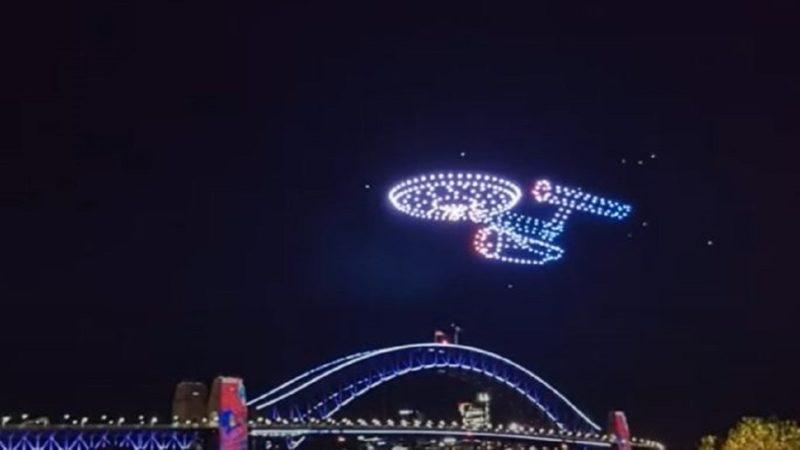 Işınla Bizi Scotty: Star Trek’in İkonik Gemisi Atılgan, Drone Gösterisi İle Gökyüzüne Çıktı