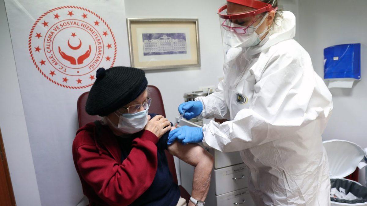 Türkiye’de Koronavirüs Aşısı Olduğu Halde Hastalığa Yakalananların Sayısı Açıklandı