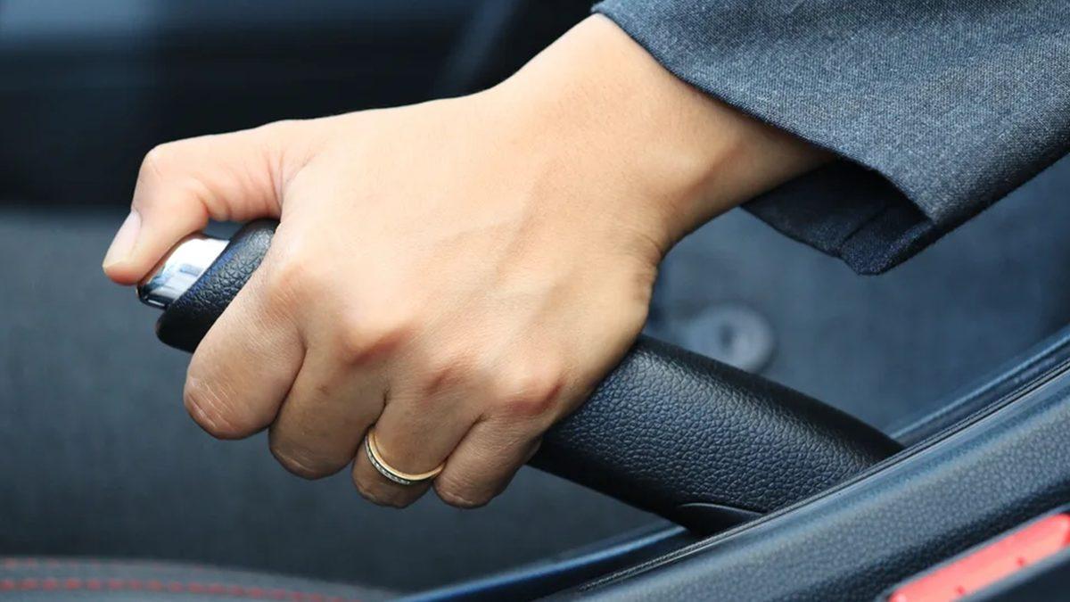 Stres Olmaya Hiç Gerek Yok: En Basit Yöntemleriyle Yokuşta Araba Nasıl Kaldırılır?