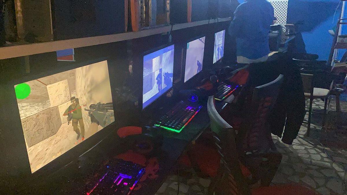 Counter-Strike Oynamak Uğruna Sokağa Çıkma Yasağını Delen 10 Kişiye 34 Bin TL Ceza