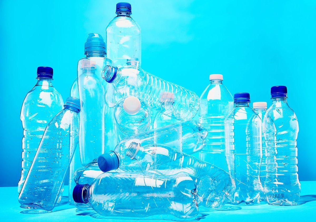 Su Şişelerinin Üzerinde Neden ’Son Kullanma Tarihi’ Yazar? Sular Gerçekten de Bayatlar mı?