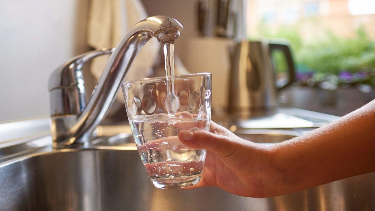 Su Şişelerinin Üzerinde Neden ’Son Kullanma Tarihi’ Yazar? Sular Gerçekten de Bayatlar mı?