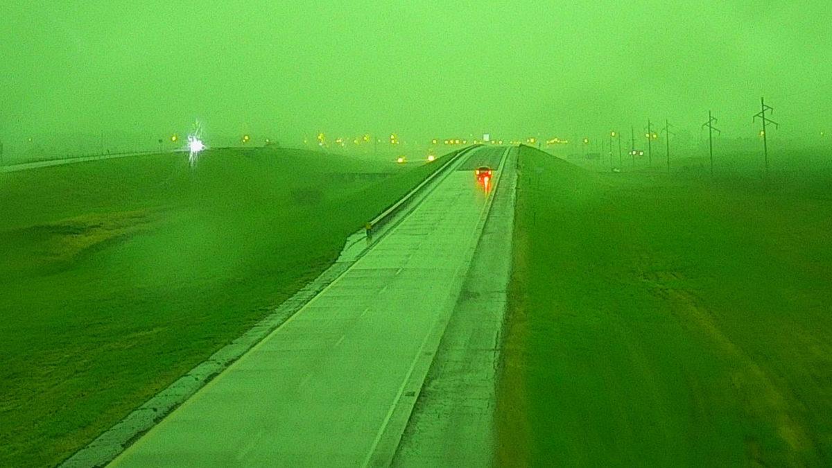 Gökyüzü Yemyeşil Oldu! ABD’de Kaydedilen Ürkütücü Görüntülere Açıklama Geldi