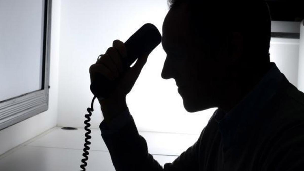 Hong Kong’da Bir Kadın, Telefon Dolandırıcılığı ile 32 Milyon Dolarını Kaptırdı