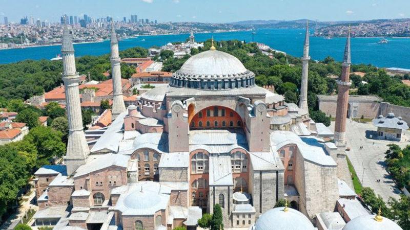 İçişleri Bakanlığı, Cuma Namazına Gideceklerin 23 Nisan’daki Sokağa Çıkma Kısıtlamasından Muaf Tutulacağını Açıkladı