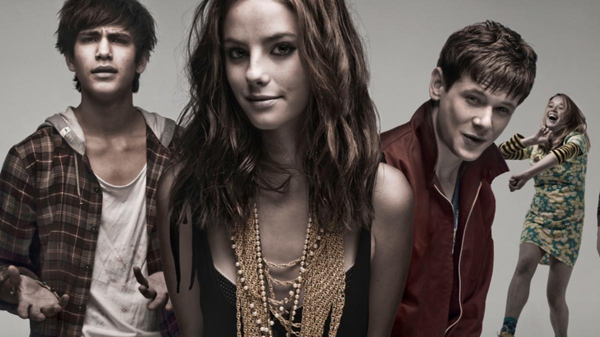 Sevilen Gençlik Dizisi Skins’e Benzer 13 Dizi Önerisi