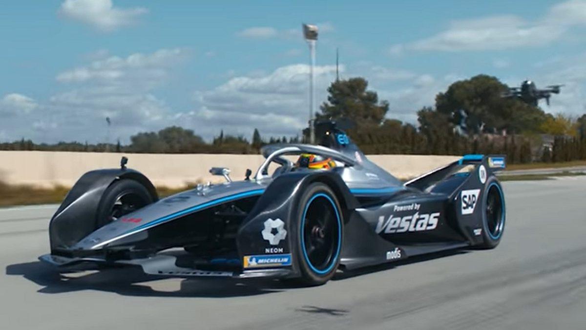 DJI’ın Yarış Drone’u FPV Bu Kez de Mercedes-EQ Formula E Takımı ile Pistte Bir Araya Geldi