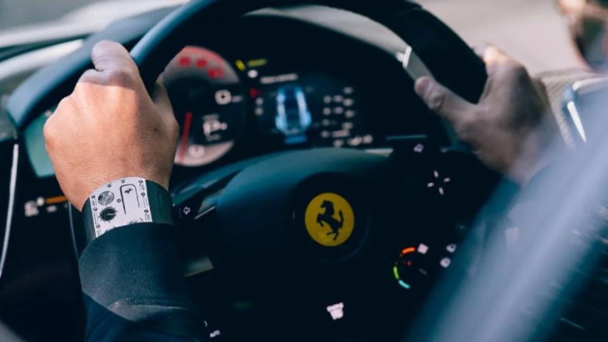 Dünyanın En İnce Saati Satışa Çıktı: Kendi Kitap Ayracı Olacak Kadar İnce, Fiyatı Spor Otomobil Satın Alabilecek Kadar Yüksek