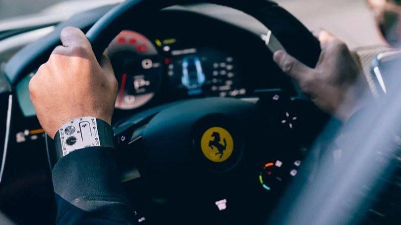 Dünyanın En İnce Saati Satışa Çıktı: Kendi Kitap Ayracı Olacak Kadar İnce, Fiyatı Spor Otomobil Satın Alabilecek Kadar Yüksek